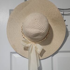 Elegant Cream Sun Hat with Ribbon